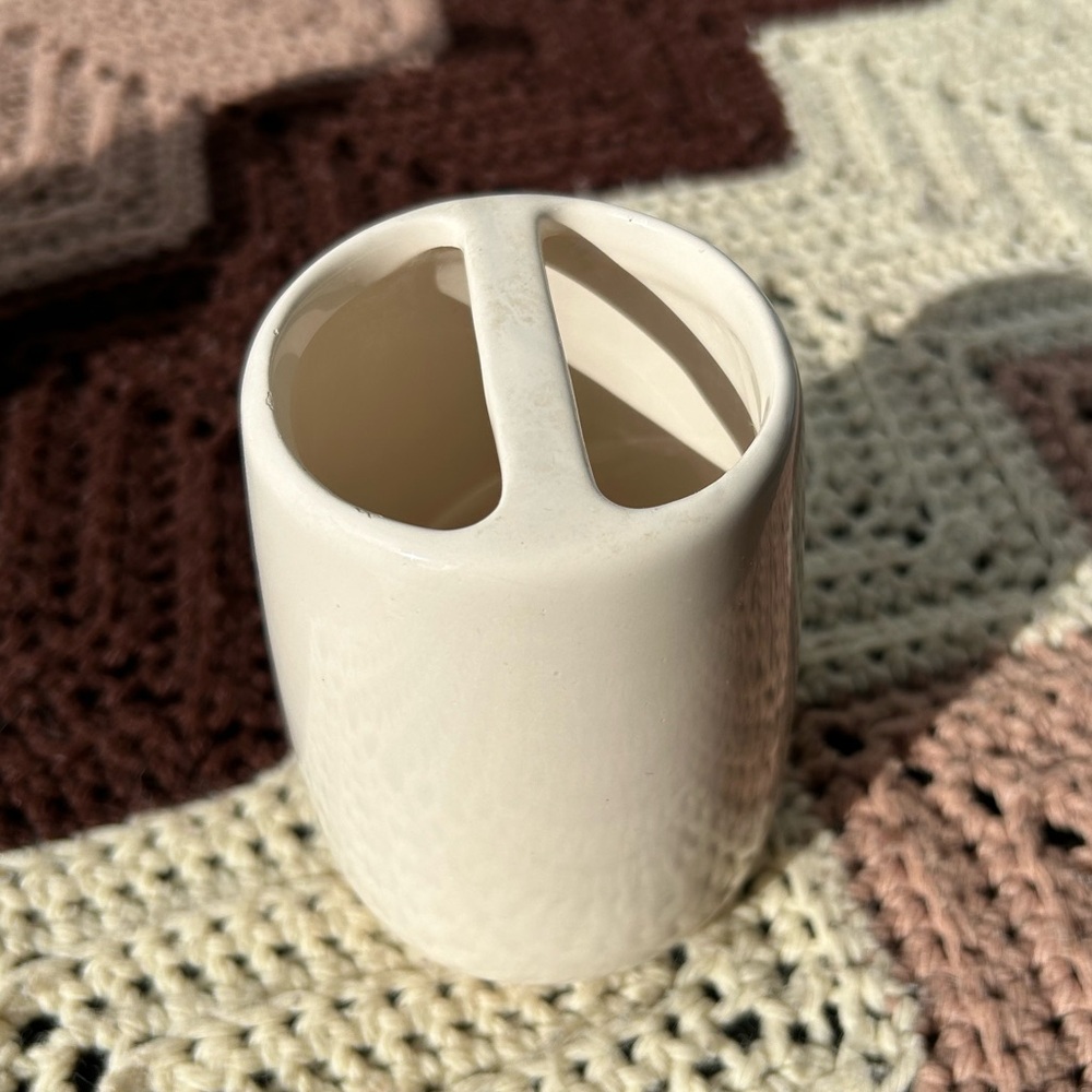Off White Toothbrush holder